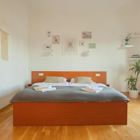 Klara * לובליאנה